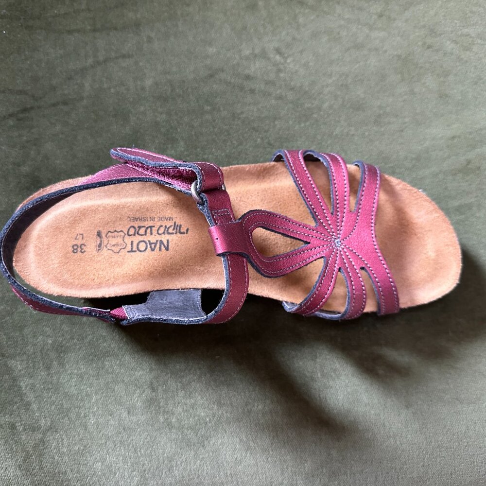 Naot LIKE NEW Rachel Shimmery Red Sandals Size 38 - Picture 8 of 9